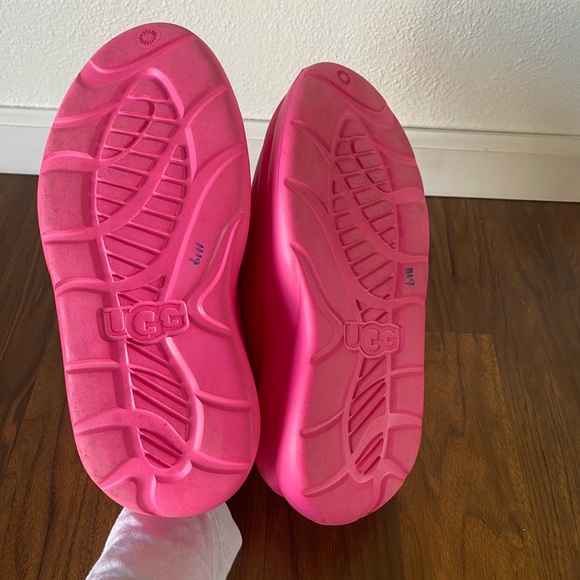 UGG Pink Water Shoes (women’s size 10) - Picture 10 of 10
